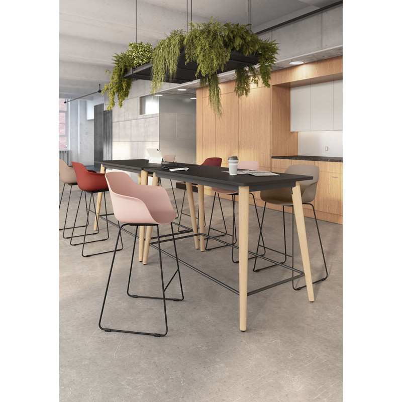 Tabouret en polypropyl&egrave;ne pieds noirs Wendy