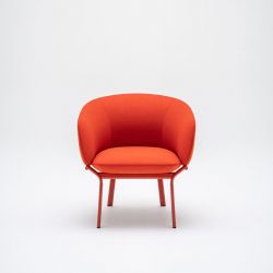 Fauteuil moderne piétement métal et assise en tissu rouges Antoine