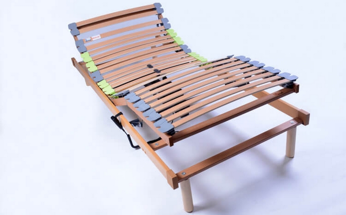 Plan de couchage relevable, t&ecirc;te et pieds articul&eacute;s
