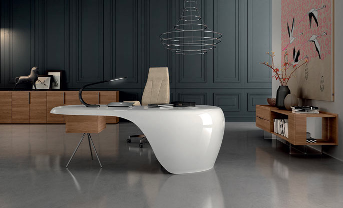 Bureau de direction design blanc laqué sur piètement métal
