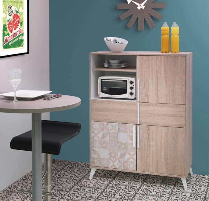 Buffet de cuisine en bois fonc&eacute; servant de rangement compl&eacute;mentaire