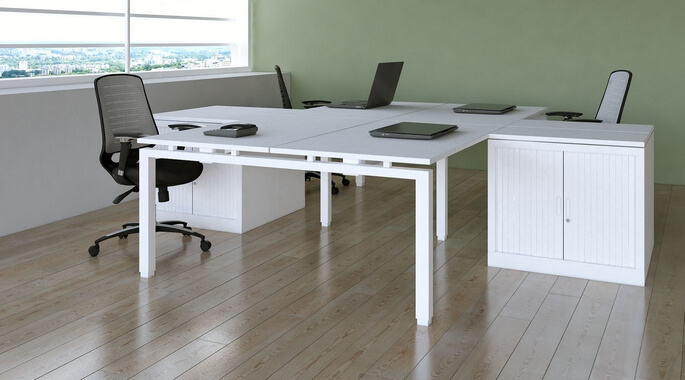 Table de r&eacute;union modulable assembl&eacute;e en configuration allong&eacute;e