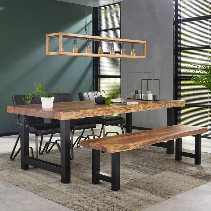 Salle à manger industrielle complète avec table en bois et piètement métal