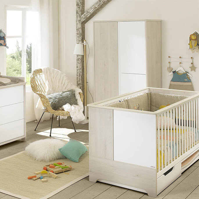 Berceau bébé évolutif contemporain, format compact pour petite chambre