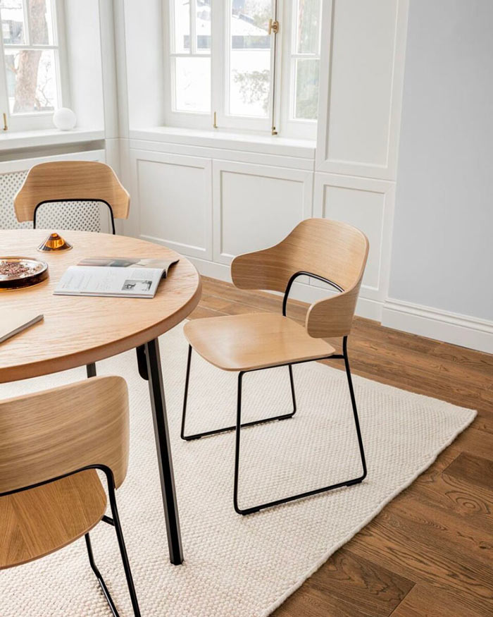 https://www.interieurselect.live/chaise-de-reunion-moderne-pietement-metal-afida.html