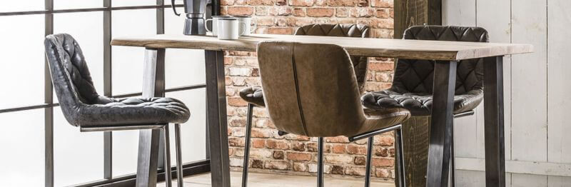 Quelle table haute et tabourets de bar choisir pour sa salle à manger ?
