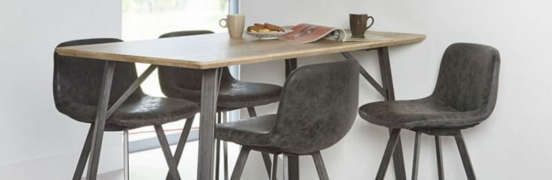 Où placer des tabourets de bar dans un restaurant ?